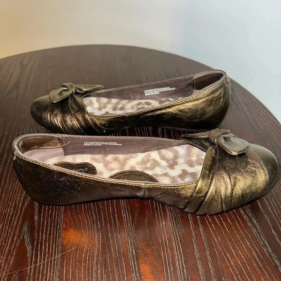 Born women’s Gold Bronze Ballet Flats Size 6 or 36.5 work casual business casual - Picture 4 of 7